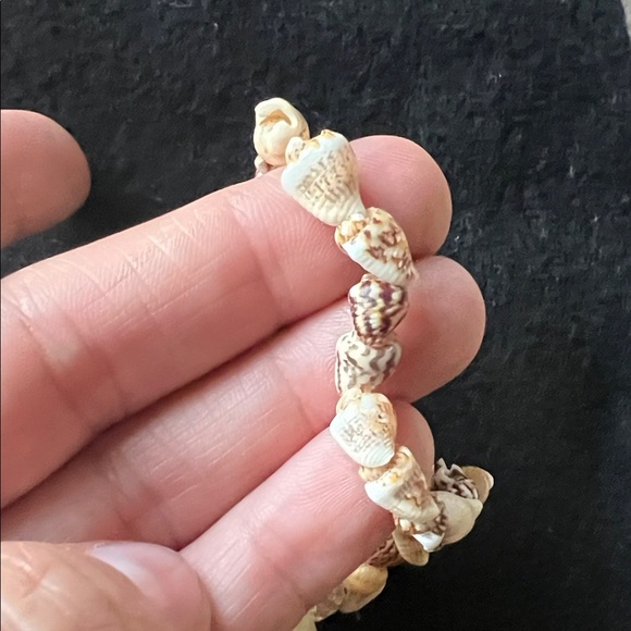 Natural Shell Handmade Stretch Bracelet - Picture 2 of 2